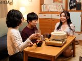妻の居ない週末、妻の親友の誘惑に負けて、舌を絡ませ跨りイキ狂う腰遣いに何度も、何度も、中出しをしてしまったボク。 三葉ちはる