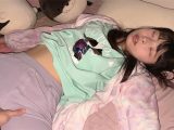 つきまとい 知らない人にはついていかないを守れなかった可愛い娘を盗撮つきまとい、窓の隙間から盗撮侵入し、電車でテイスティング後に連れ去り睡眠姦！孕ませ射精！美少女睡眠姦Special